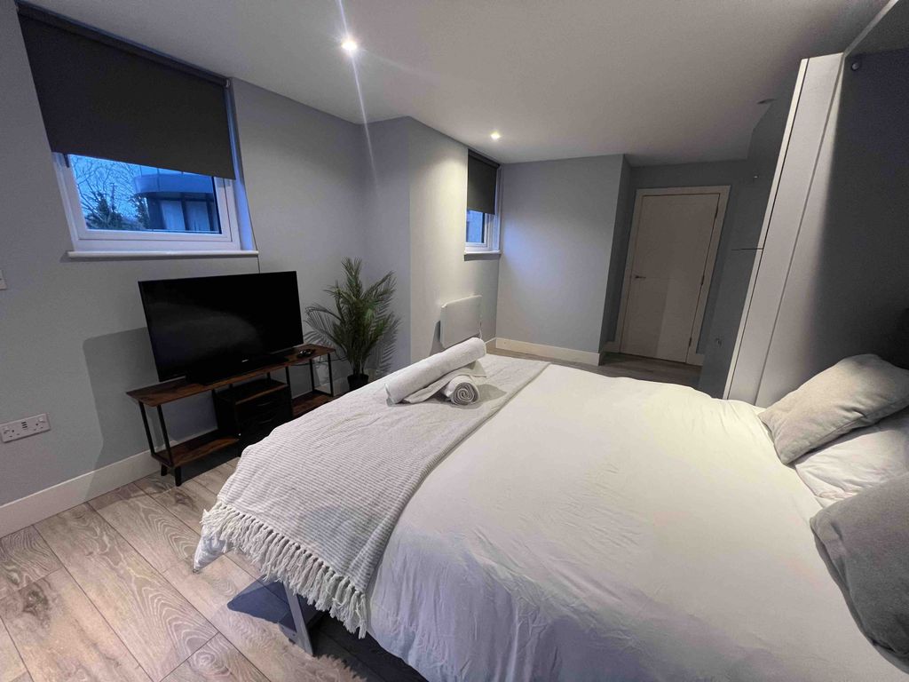 Property photo 3 of 10 Bedroom