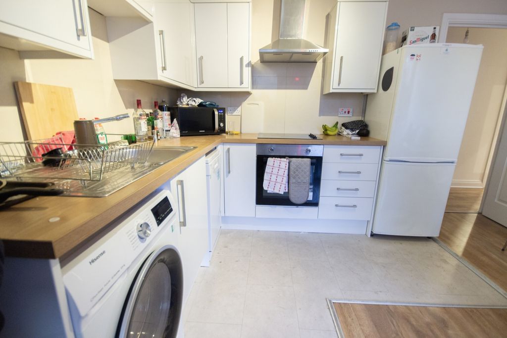 Property photo 3 of 9 2