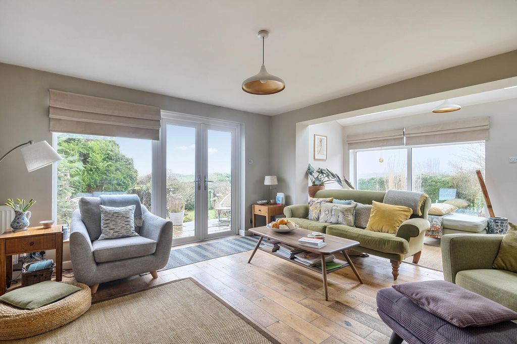 Property photo 3 of 21 Living Room