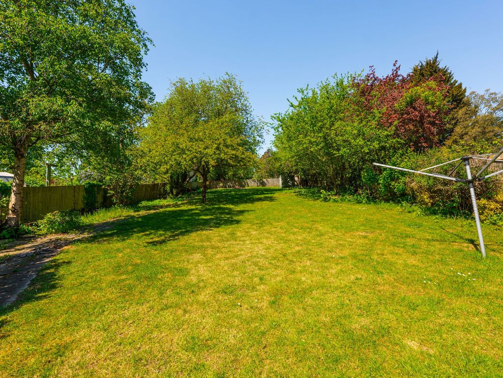 Property photo 3 of 17 Garden