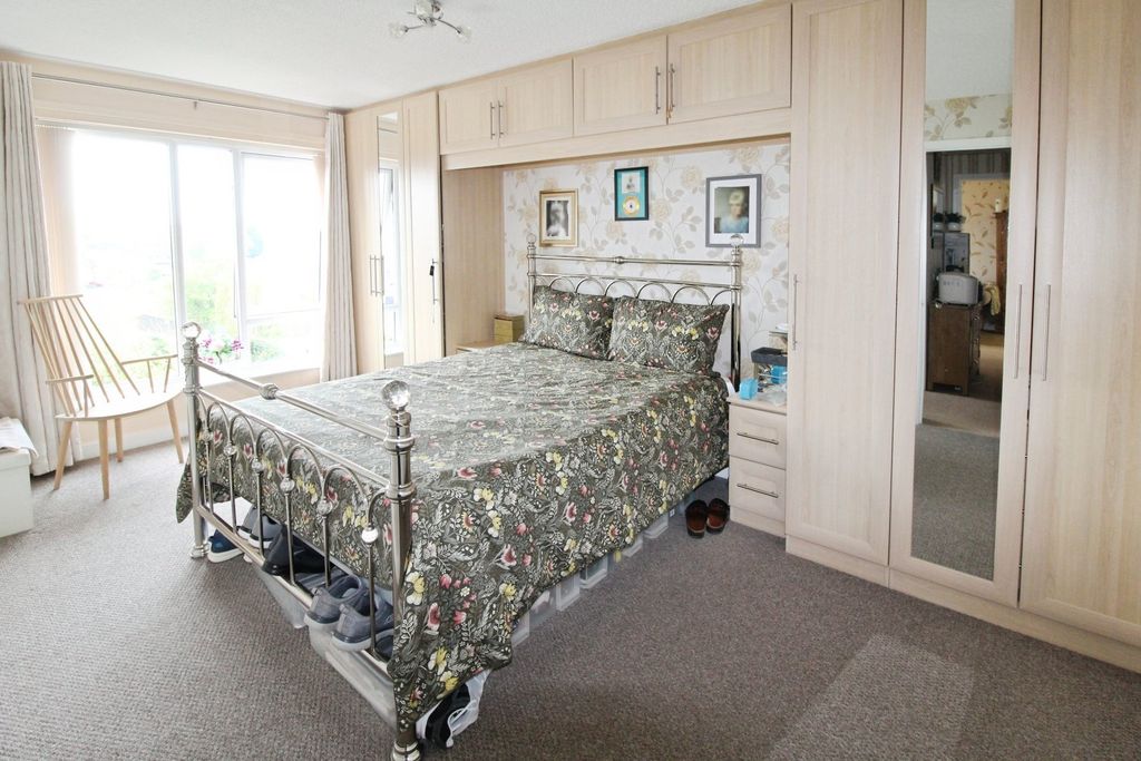 Property photo 3 of 9 Bedroom 1