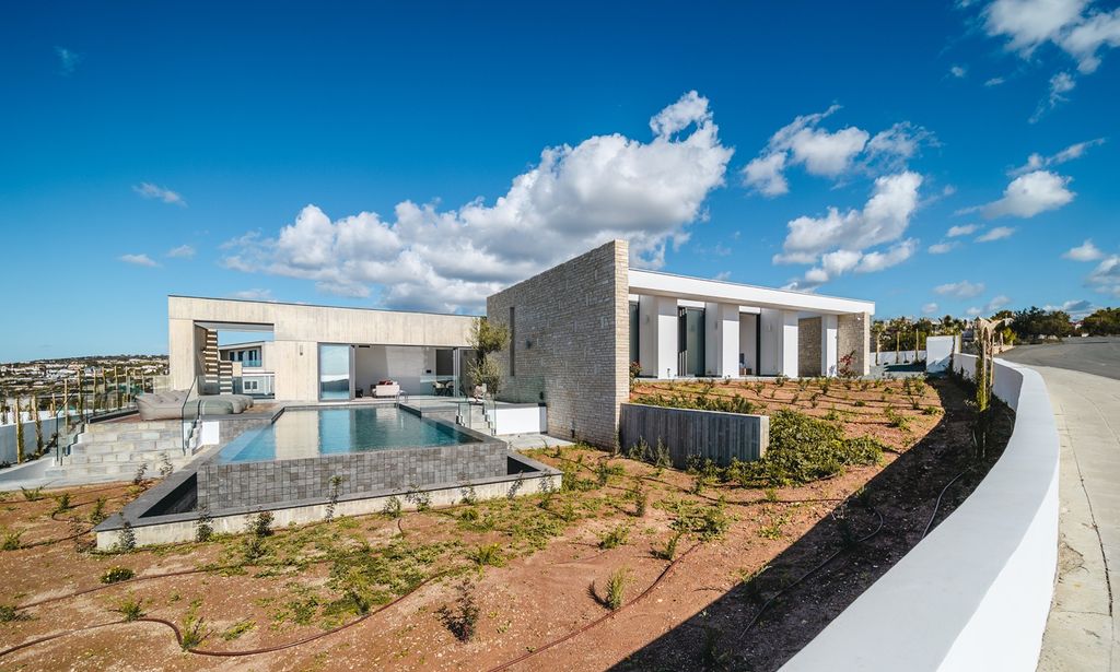 Property photo 1 of 34