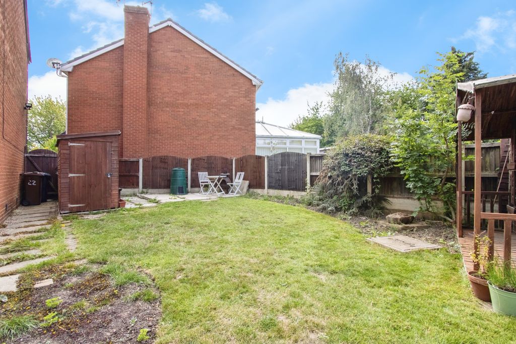 Property photo 3 of 13 Large Garden