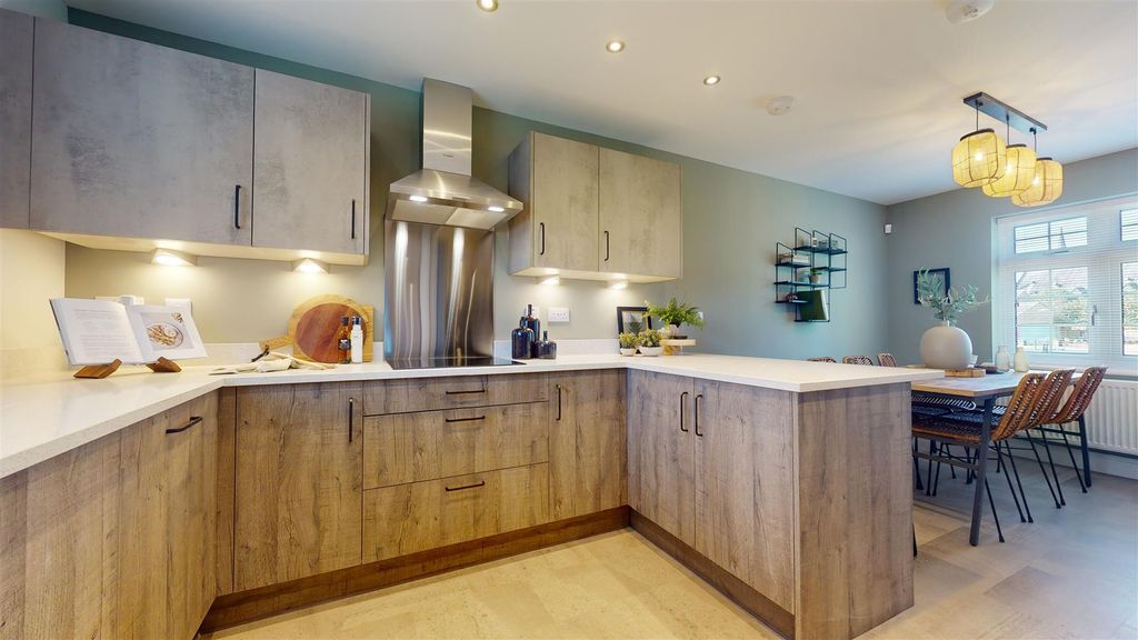 Property photo 3 of 13 Kitchen 4.Jpg