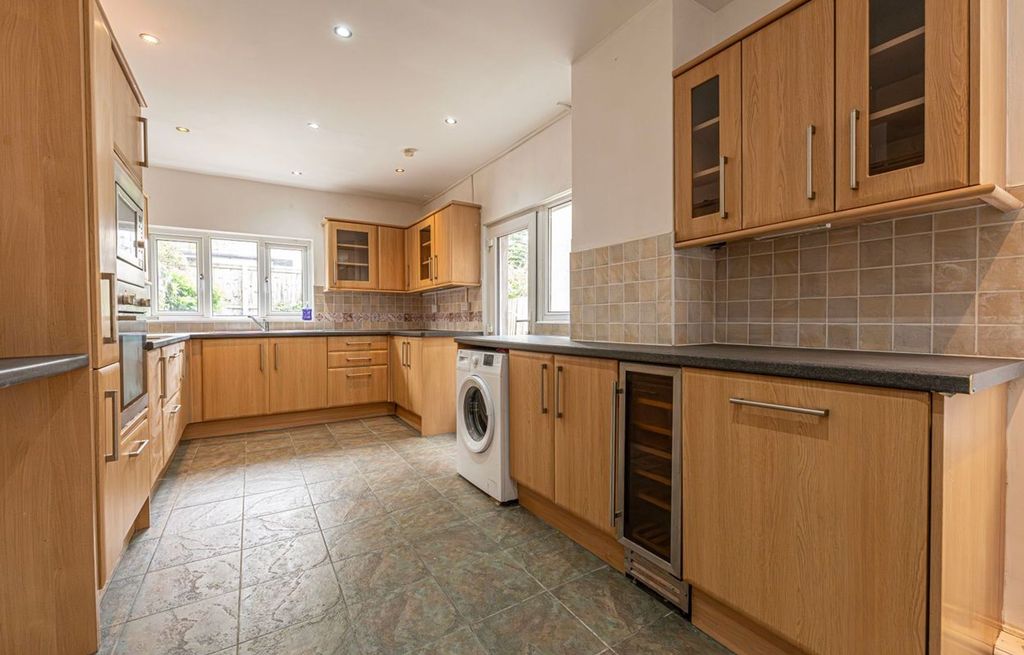 Property photo 1 of 19 Kitchen