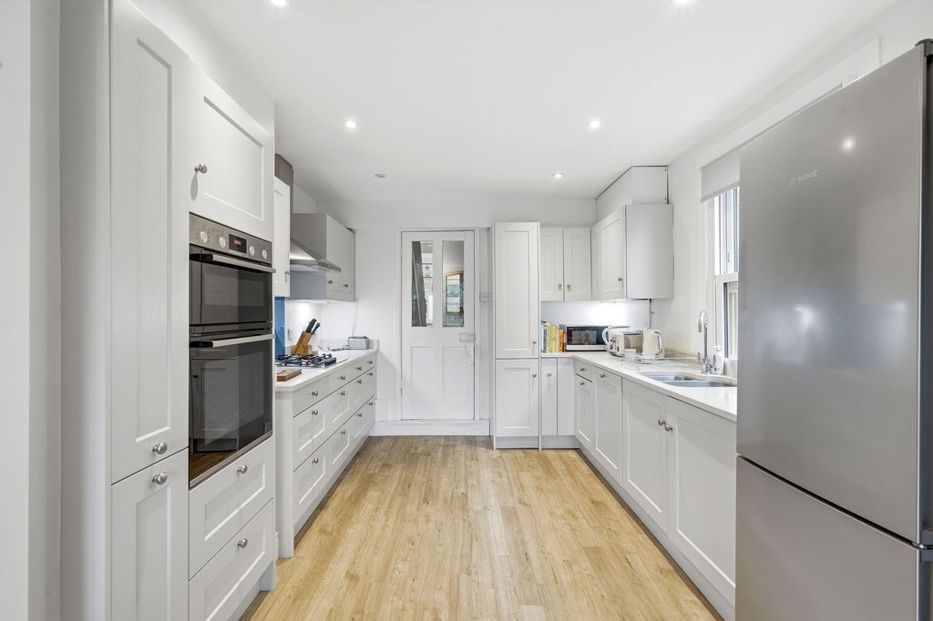 Property photo 3 of 29