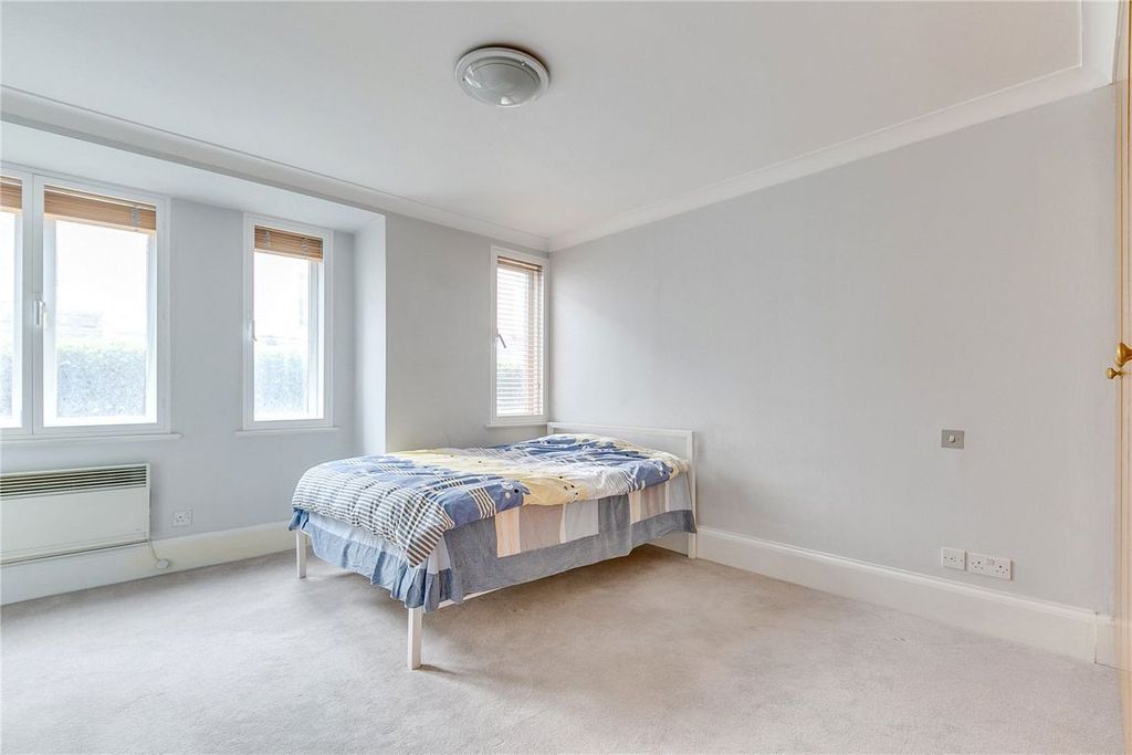 Property photo 3 of 6