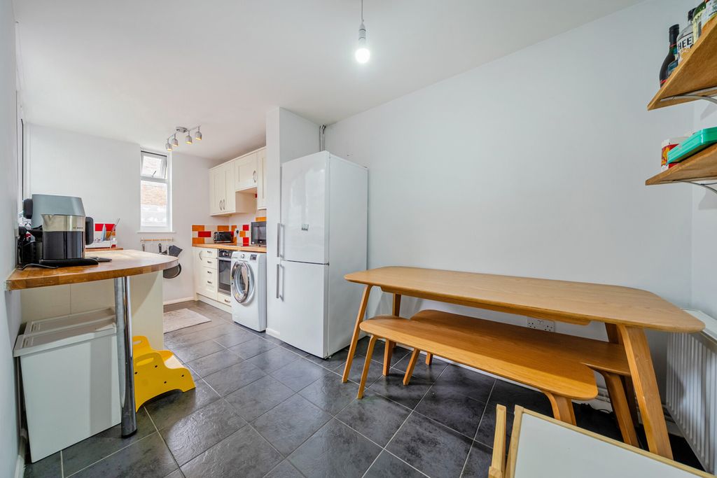 Property photo 2 of 19 1513915-1-6Aaab51...