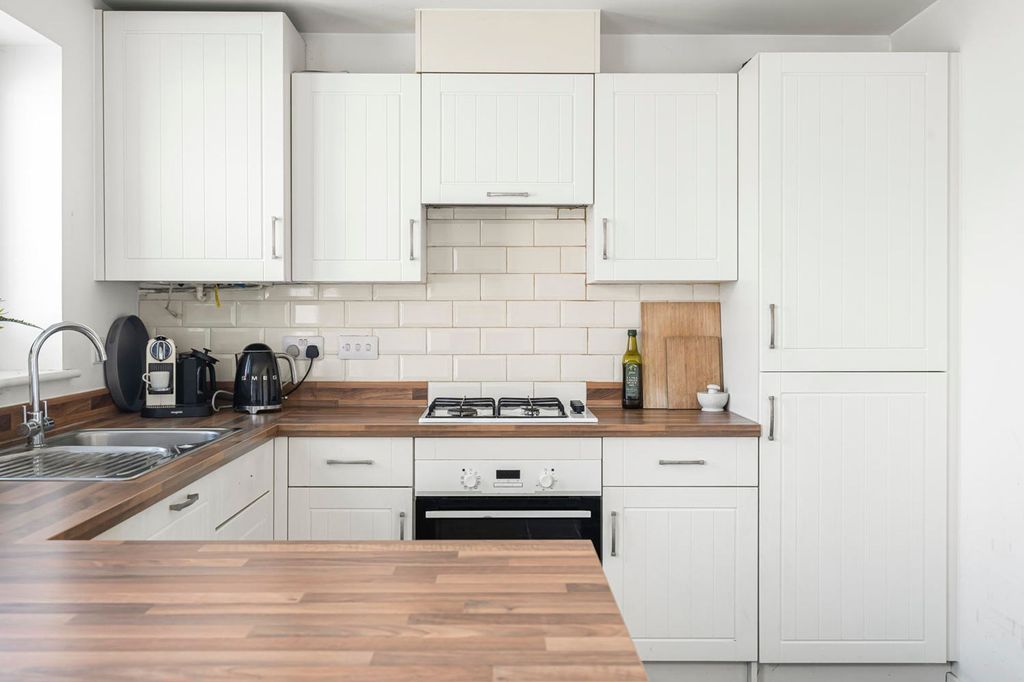 Property photo 3 of 24