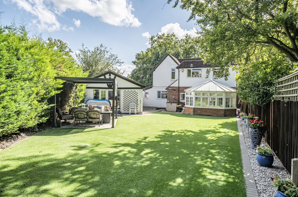 Property photo 2 of 20 1347591-21-68Bef3...