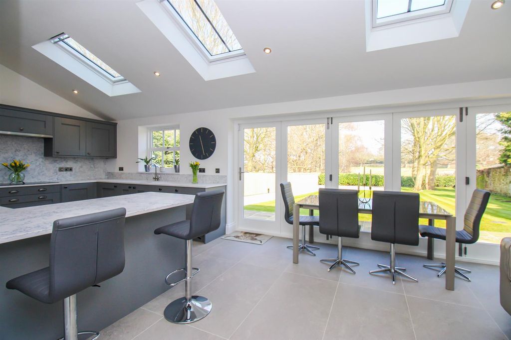 Property photo 2 of 34 Kitchen Diner