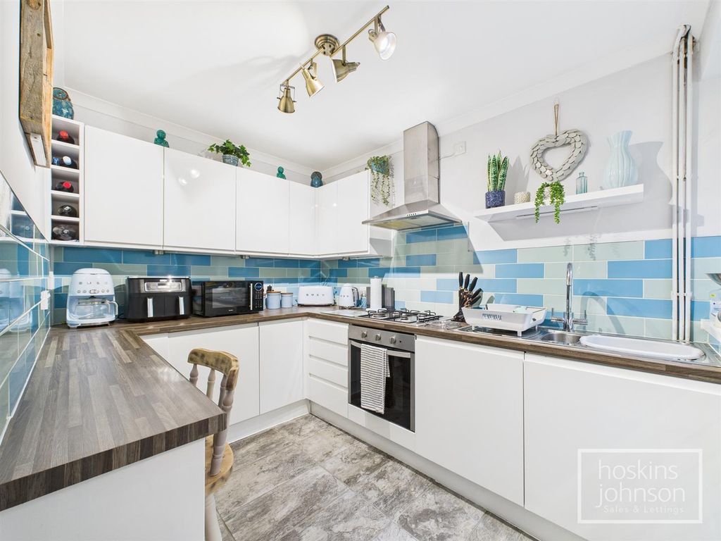 Property photo 3 of 28 Kitchen