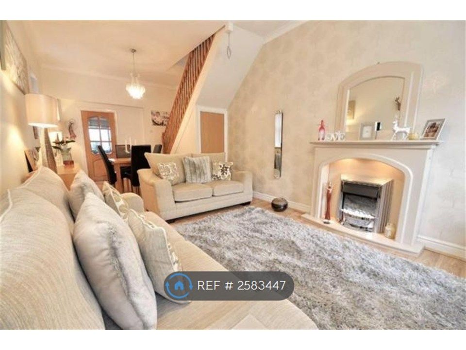 Property photo 2 of 11 Living Room