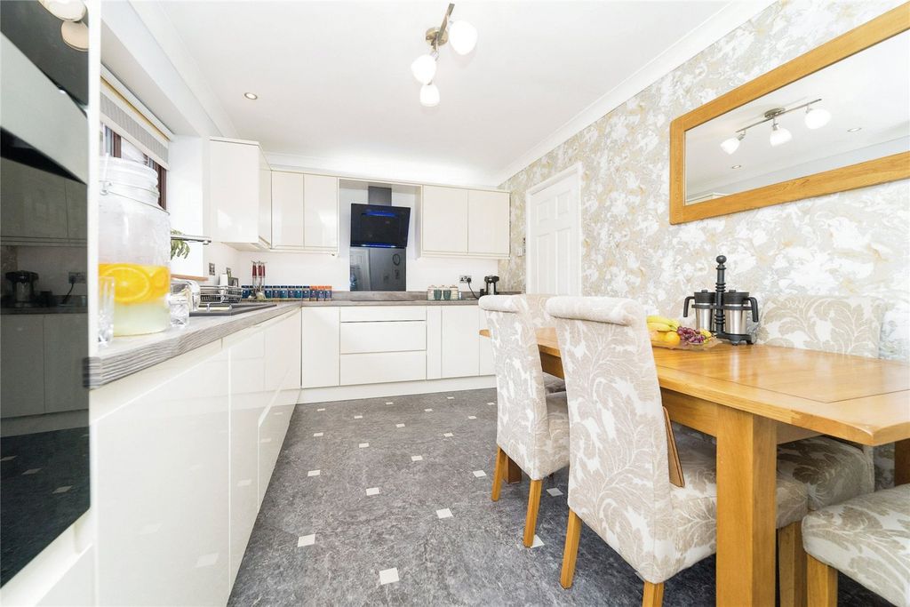 Property photo 2 of 15 Dining Kitchen