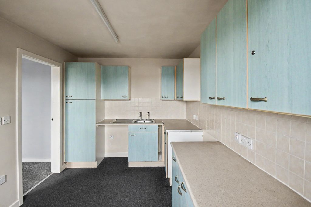 Property photo 3 of 12 Flat 4, Crosthwaite Court, Spink Lane, Pontefract, West Yorkshire, Wf8 1Eb