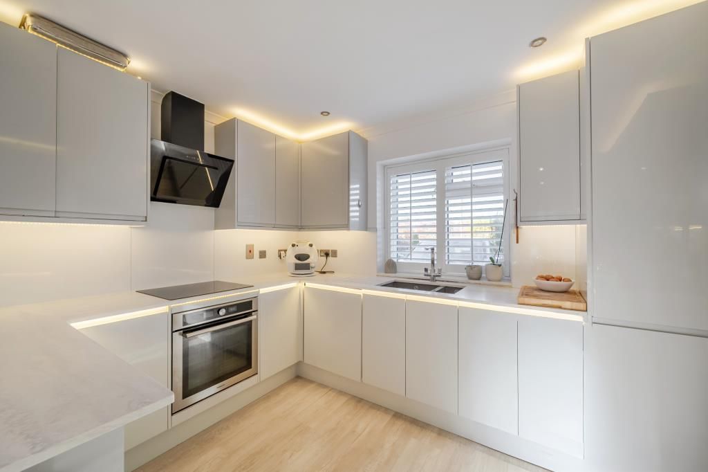 Property photo 2 of 20 Kitchen