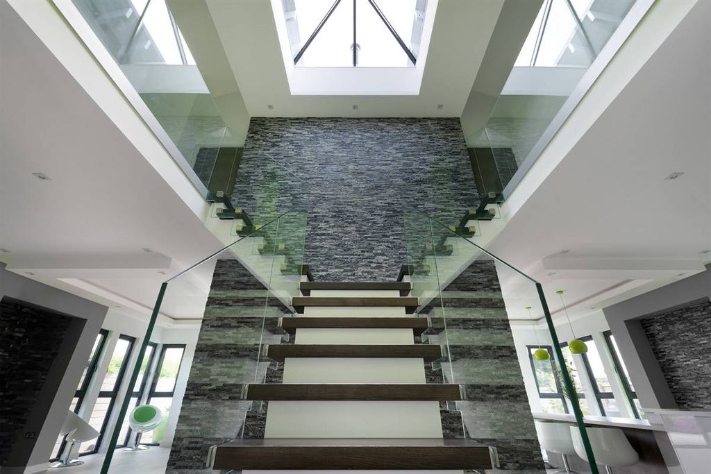 Property photo 3 of 36