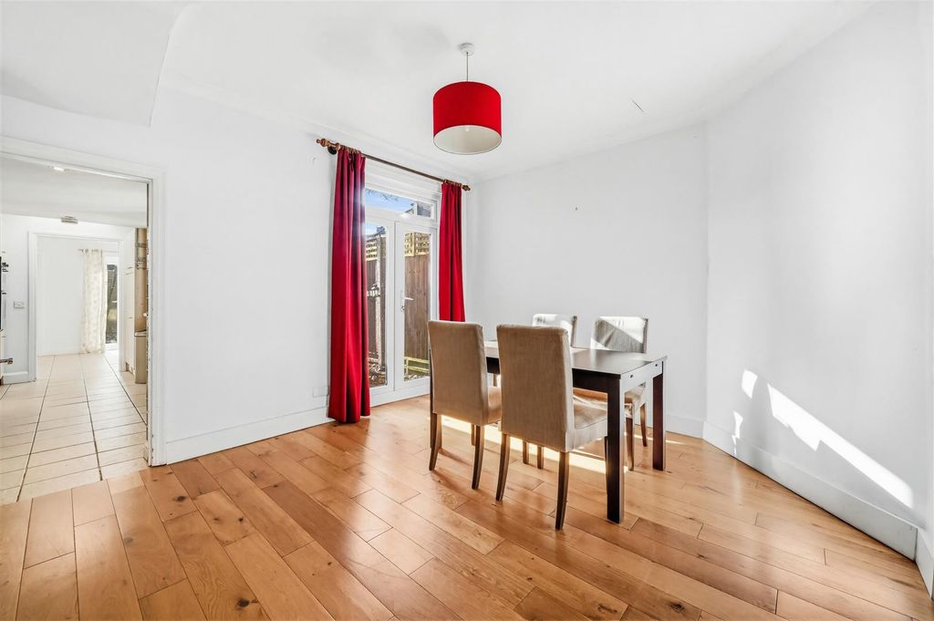 Property photo 3 of 12 Reception