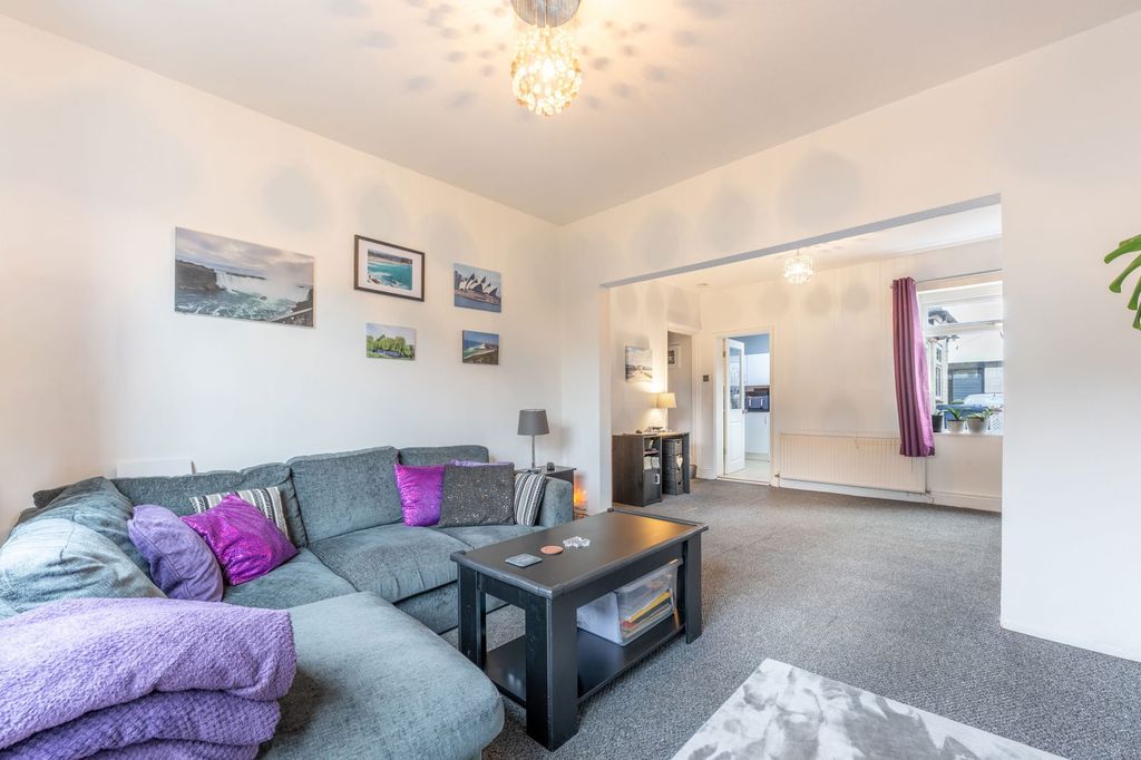 Property photo 3 of 31