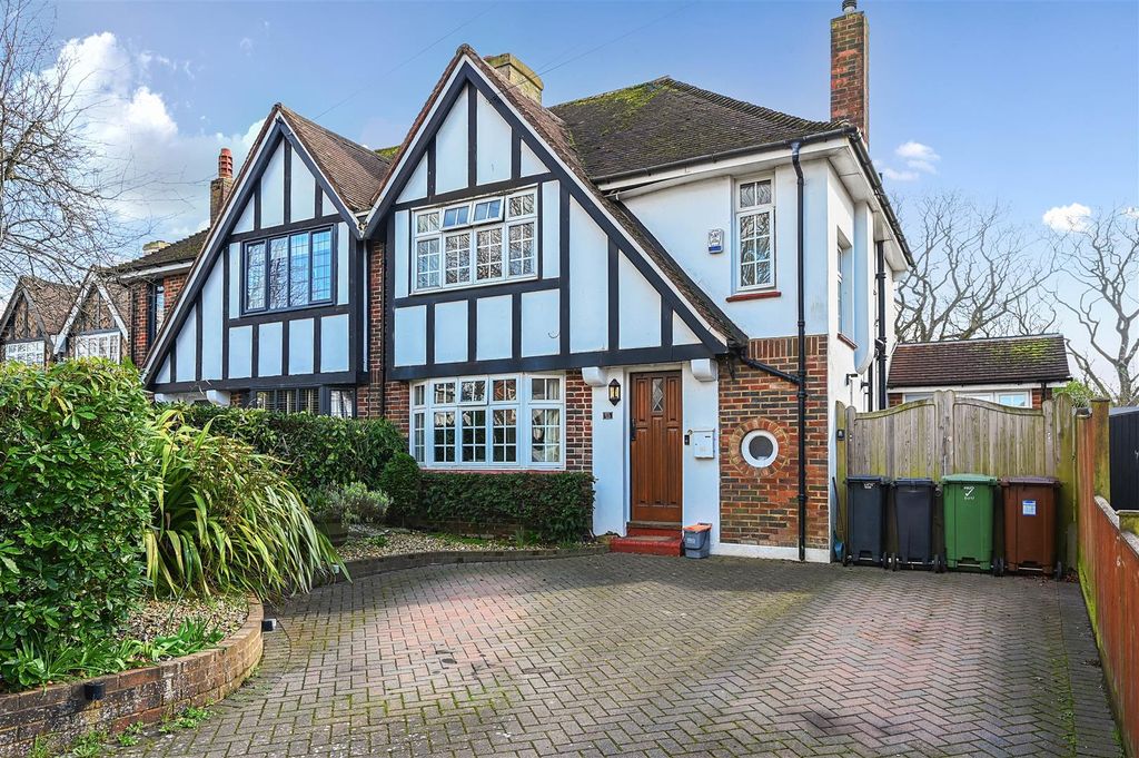 Property photo 1 of 26 11 Glenleigh Park Road - Tn394Eh - Photos (25).Jpg