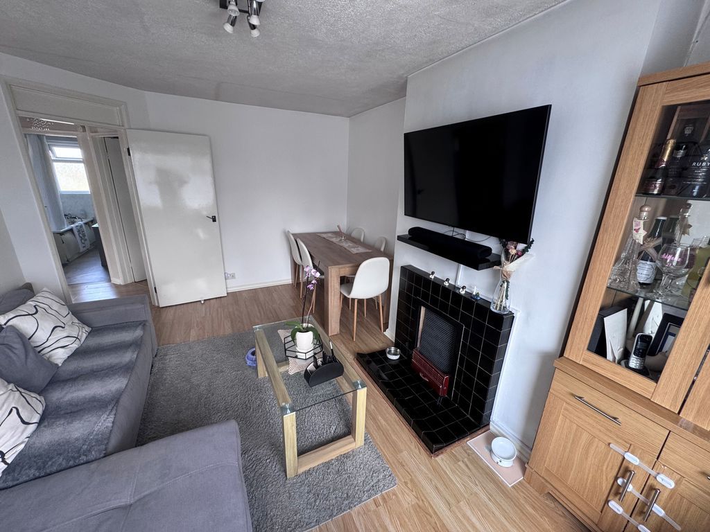 Property photo 3 of 13 Photo 6