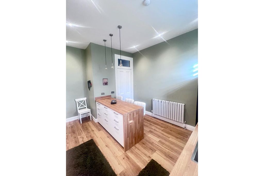 Property photo 3 of 17 Kitchen