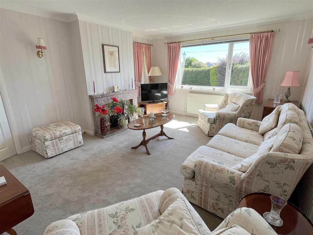 Property photo 3 of 18