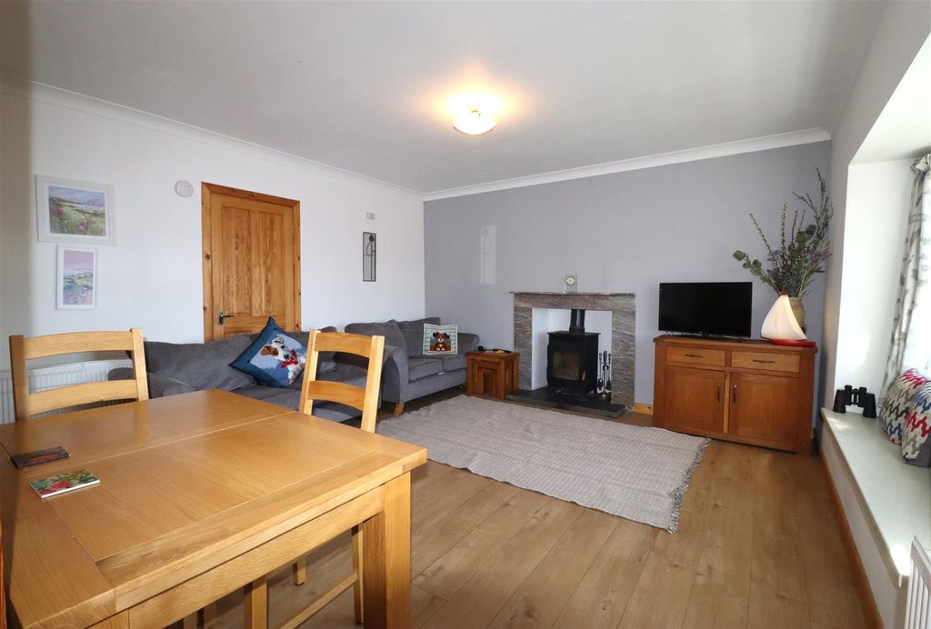 Property photo 2 of 35