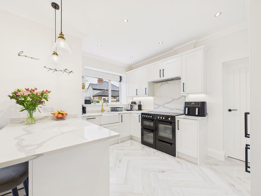 Property photo 3 of 12 Dining Kitchen