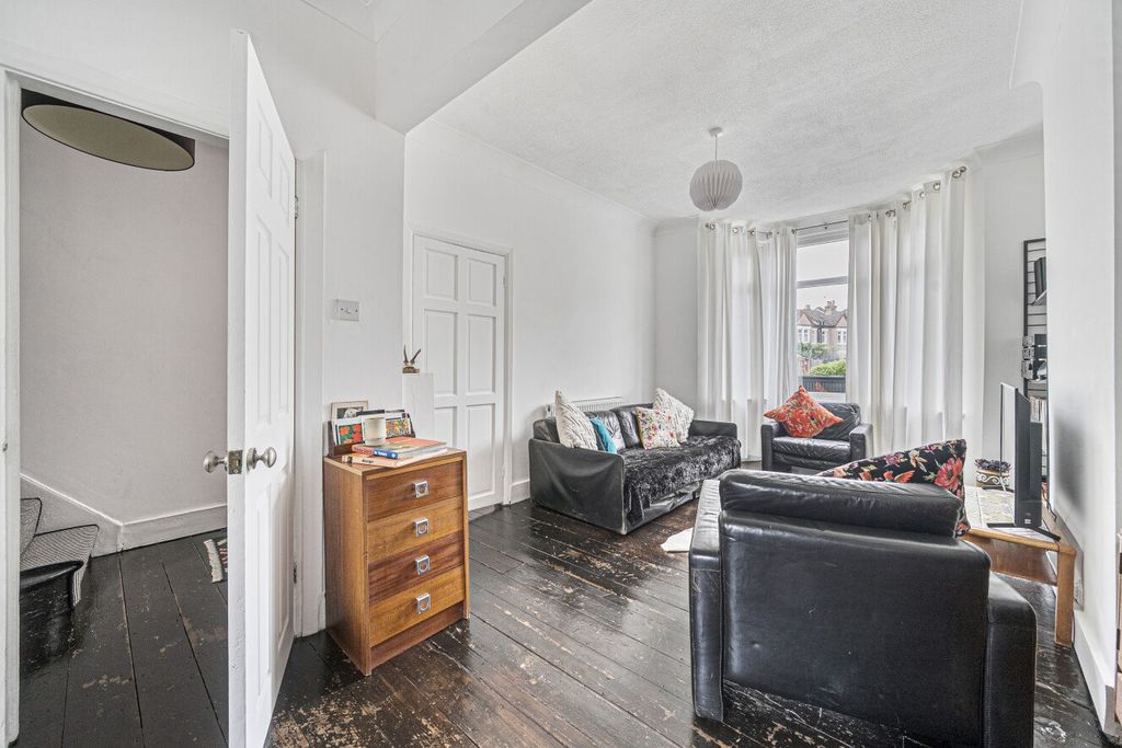 Property photo 2 of 28 Picture No. 21