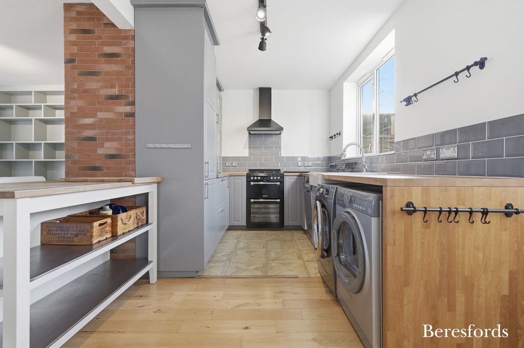 Property photo 2 of 18 Picture No. 27