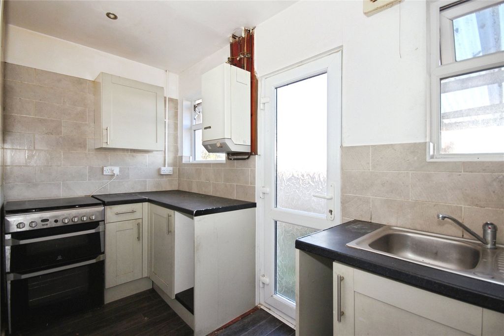 Property photo 2 of 16 Picture No. 12