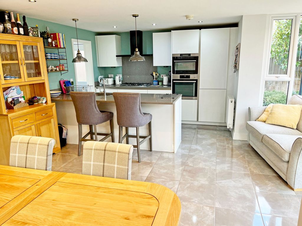 Property photo 2 of 23