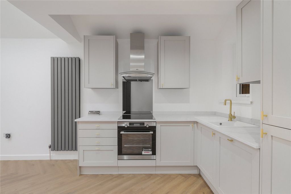 Property photo 2 of 32 Picture No. 16