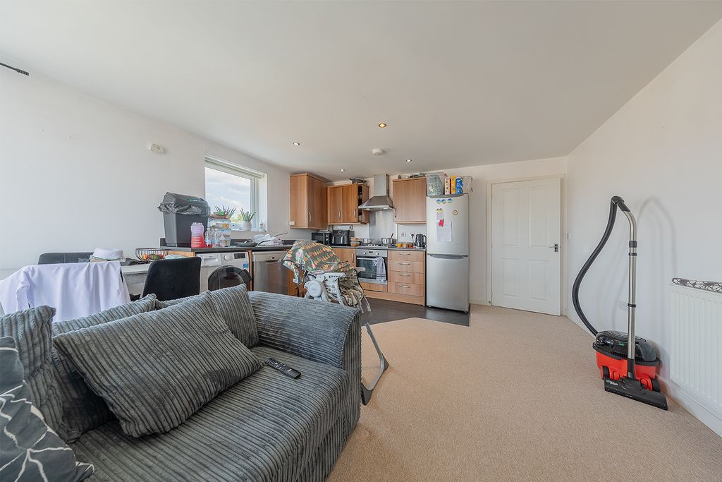 Property photo 2 of 23