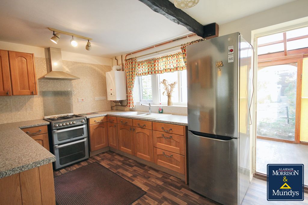 Property photo 2 of 10 Kitchen