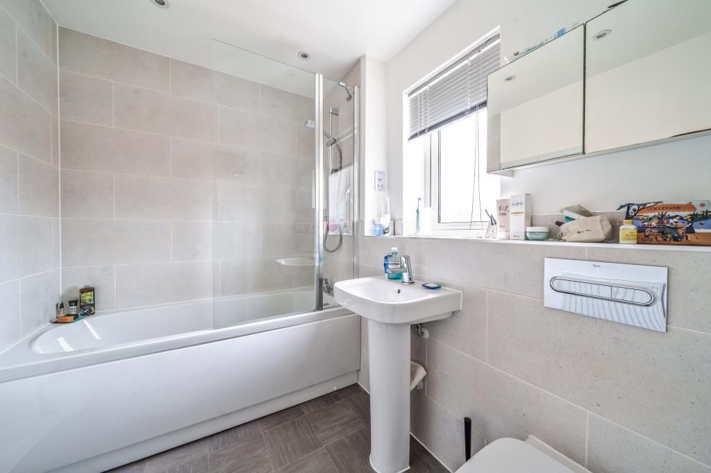 Property photo 2 of 11 Bathroom