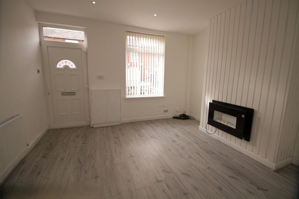 Property photo 3 of 10 Lounge..Jpg