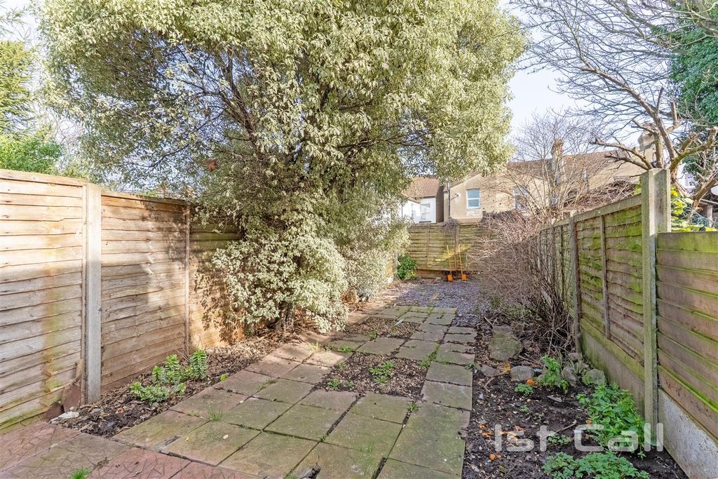 Property photo 2 of 10 Garden.Jpg