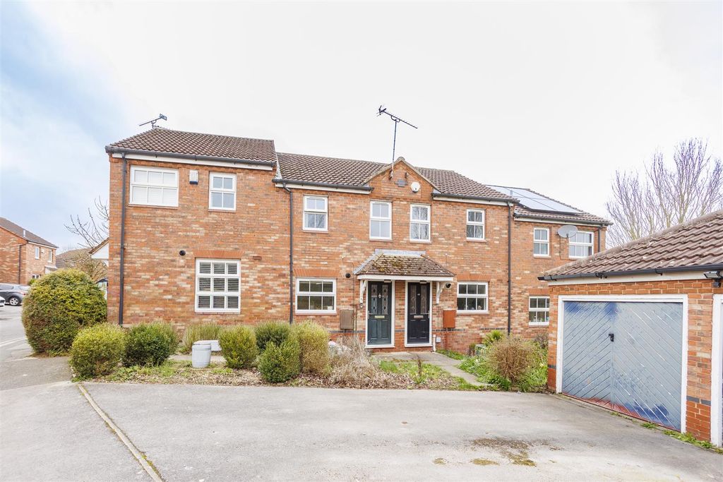 Property photo 2 of 18 47_Aldborough_Way_14.Jpg