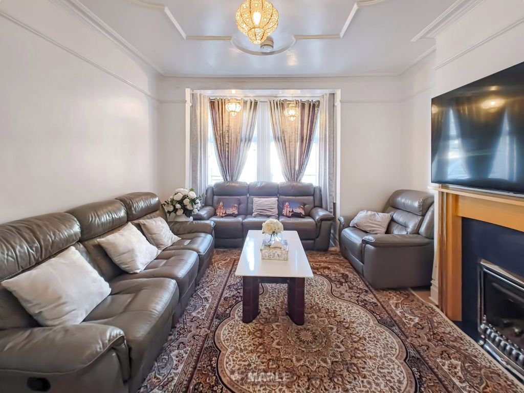 Property photo 2 of 21