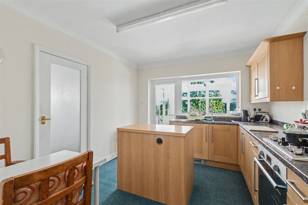 Property photo 3 of 18 Breakfast Kitchen