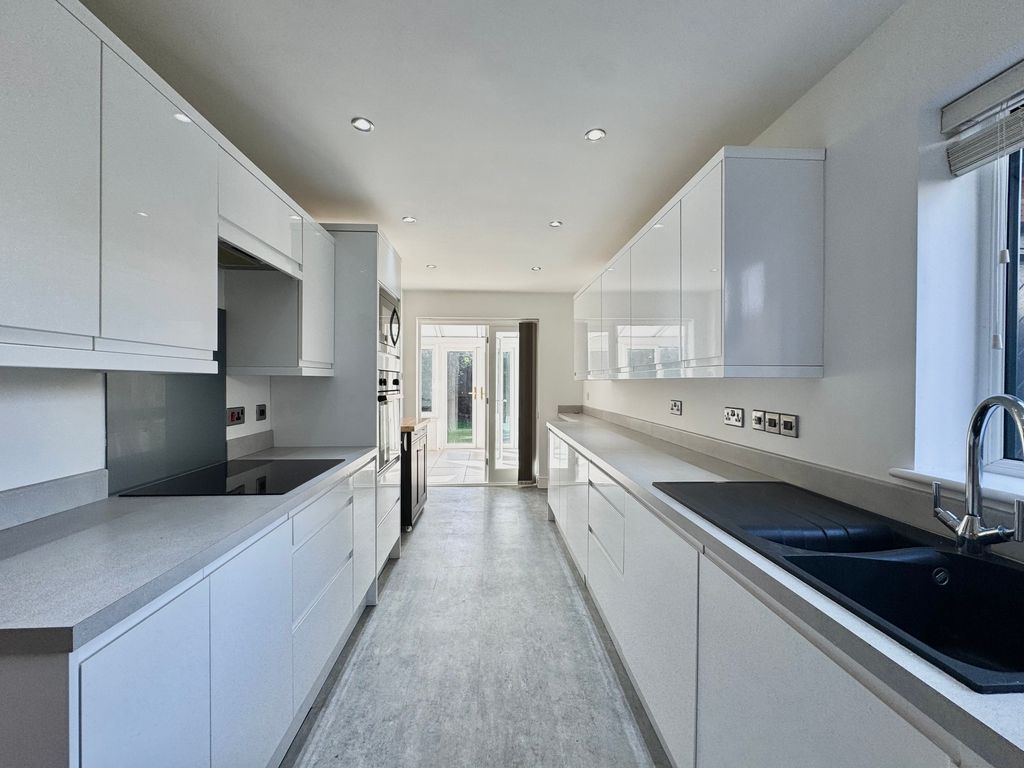Property photo 2 of 19 Kitchen