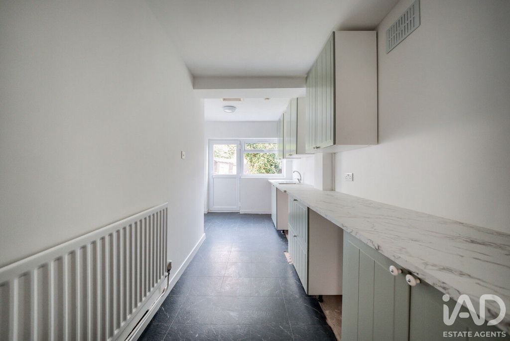 Property photo 3 of 21