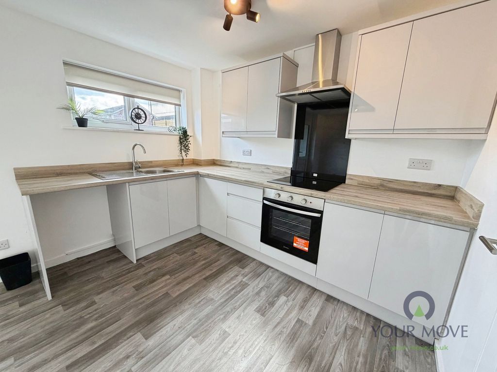 Property photo 2 of 17 Kitchen