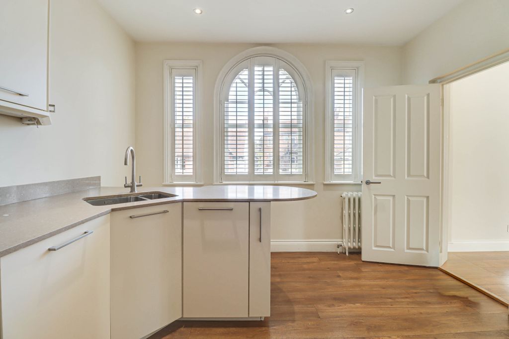 Property photo 3 of 19 Kitchen
