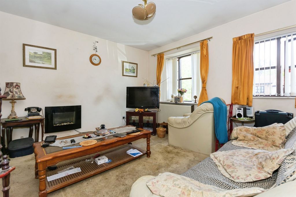 Property photo 2 of 5