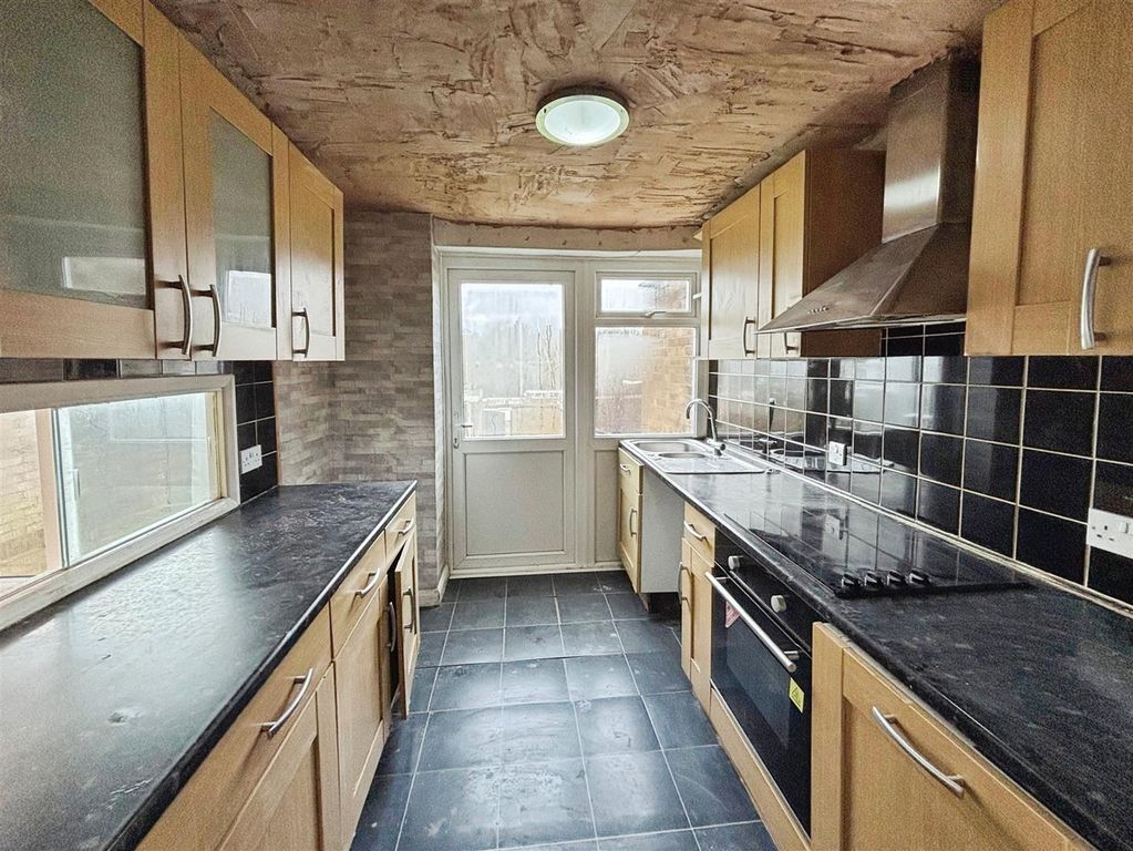 Property photo 2 of 17 Kitchen