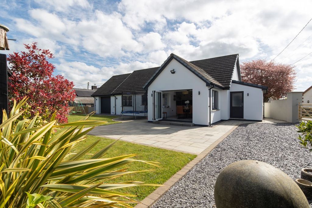 Property photo 2 of 31