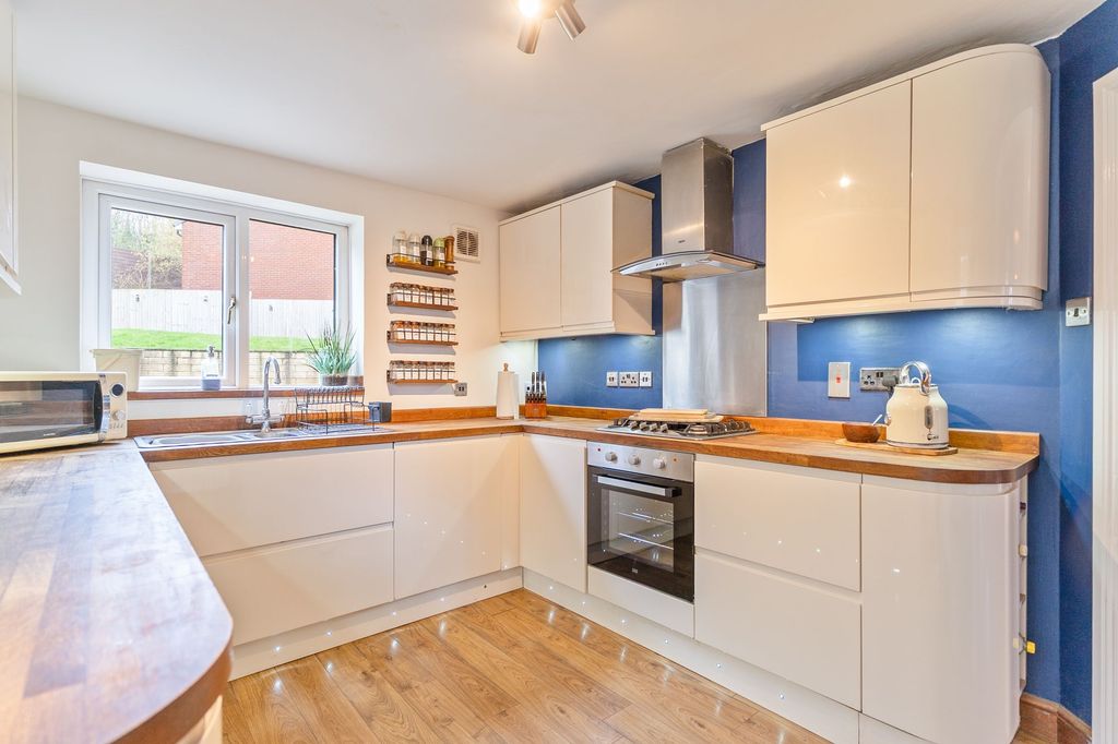 Property photo 2 of 36